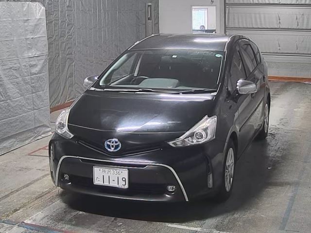 2063 Toyota Prius alpha ZVW41W 2015 г. (HERO)